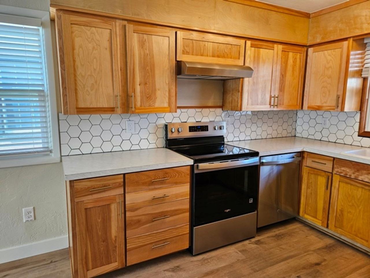 2170 University St Se - Photo 3 of 24