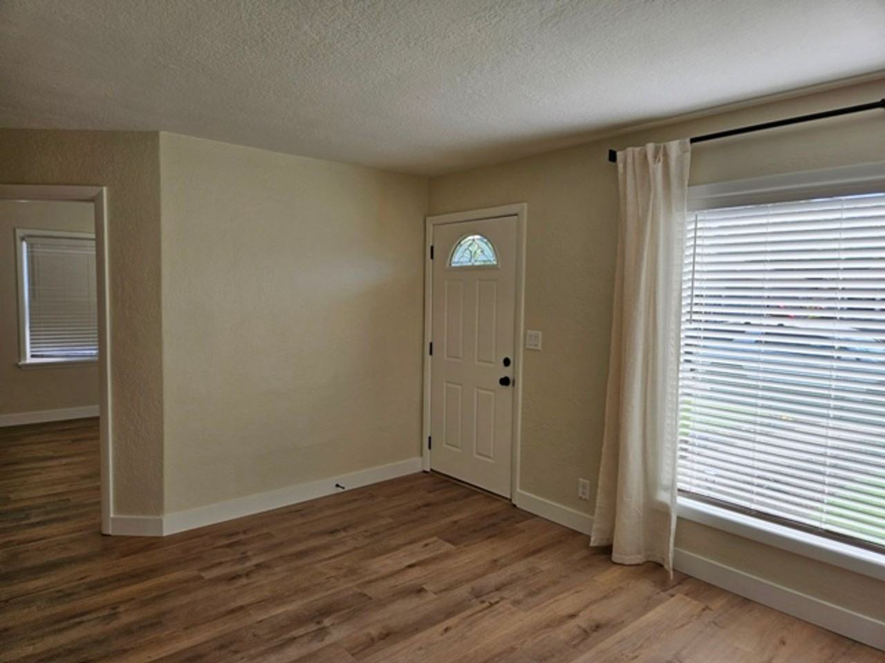 2170 University St Se - Photo 5 of 24