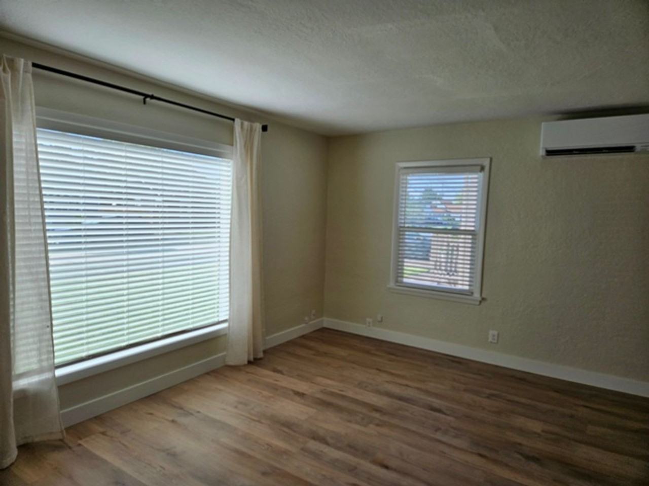 2170 University St Se - Photo 6 of 24