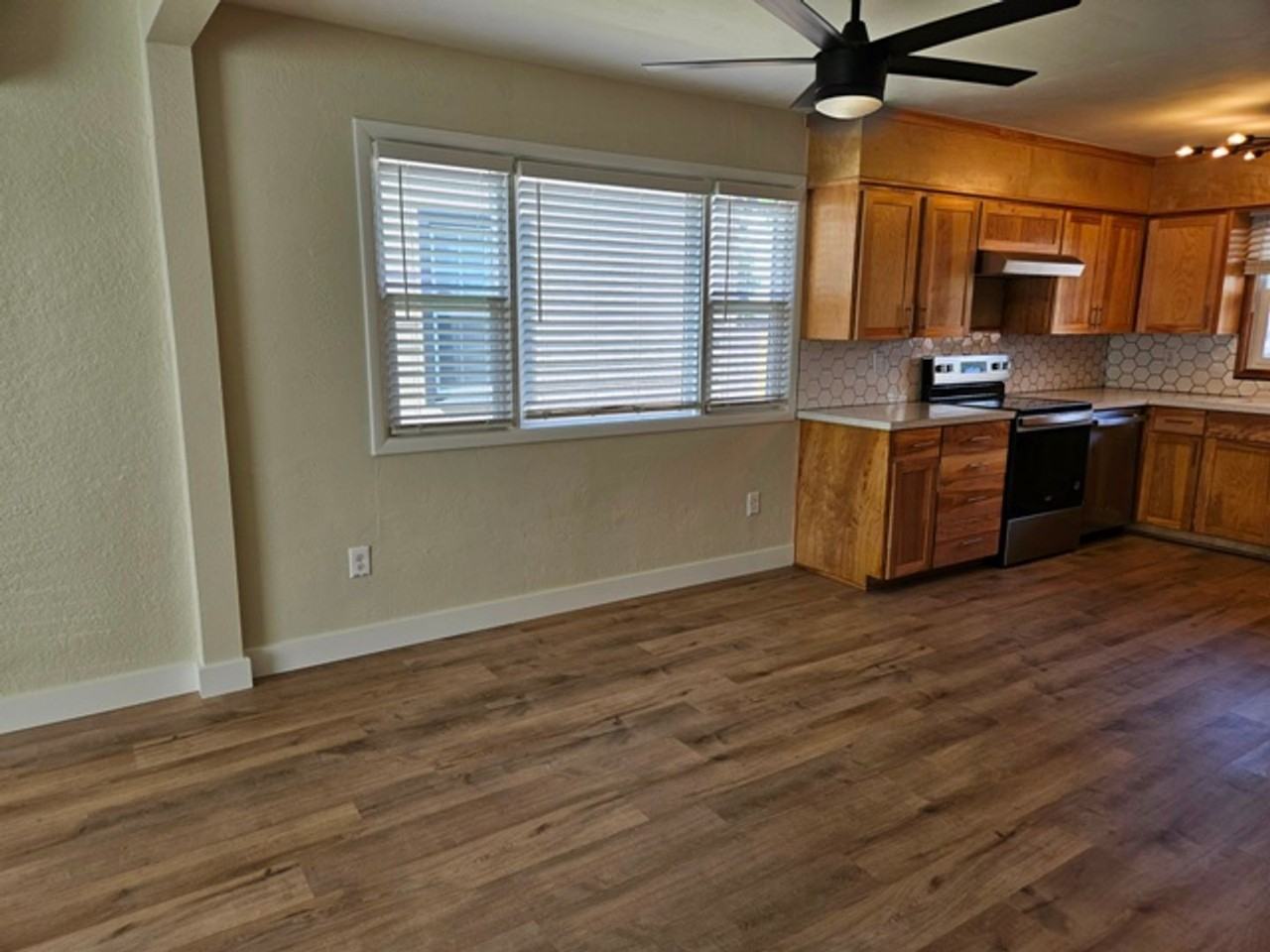 2170 University St Se - Photo 7 of 24