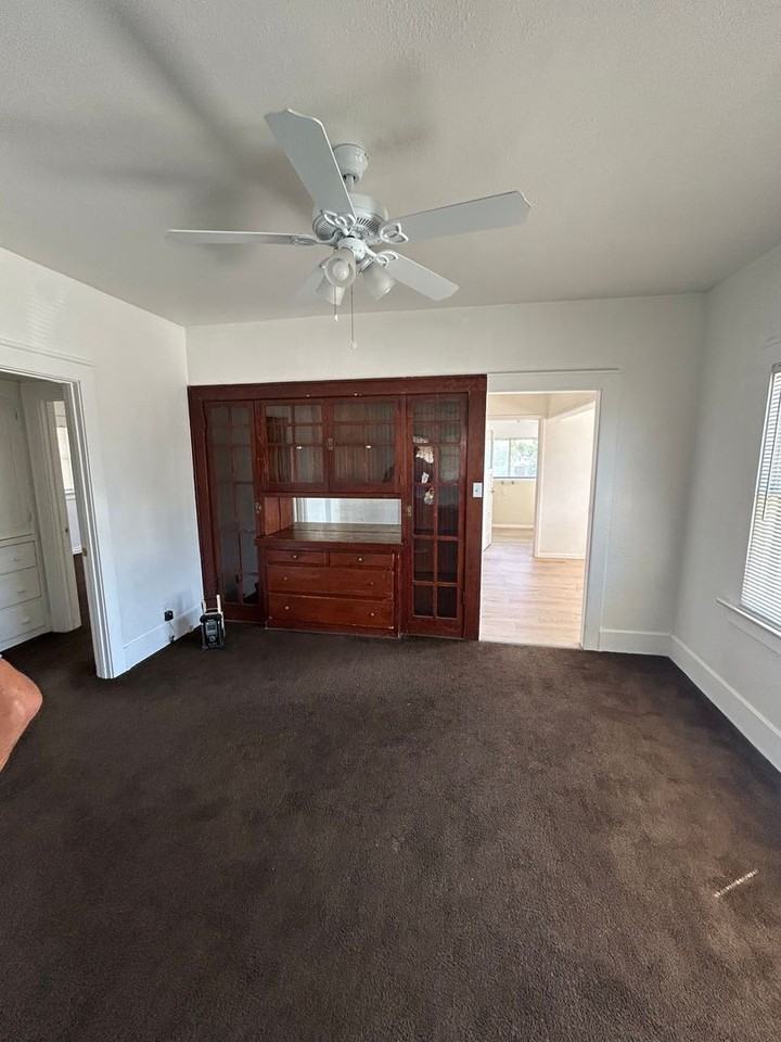 410 E B St - Photo 5 of 12