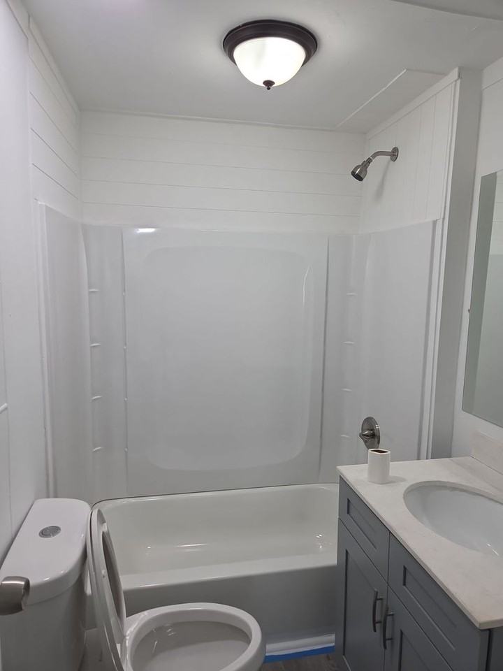 210 Thomas Ln - Photo 7 of 11