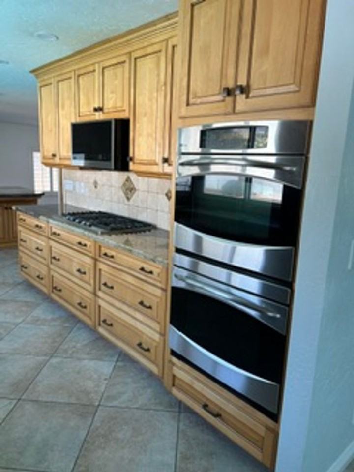 8591 Naples Dr - Photo 4 of 35