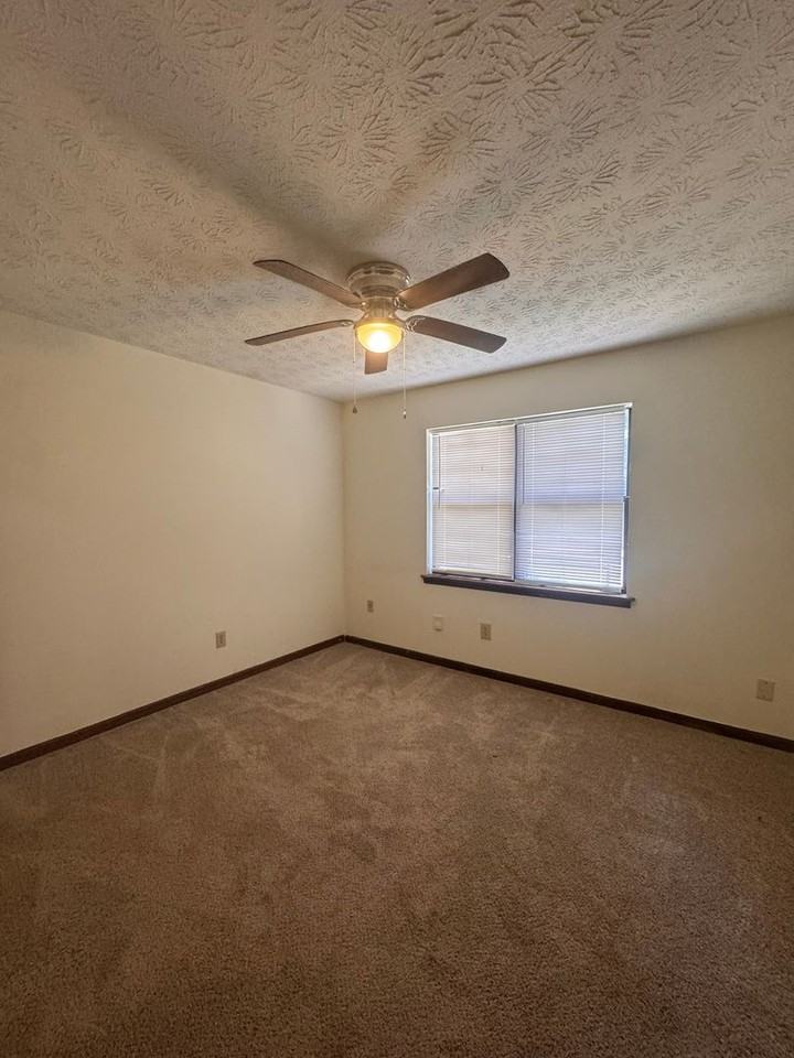 1120 Sweetwater Circle - Photo 4 of 23