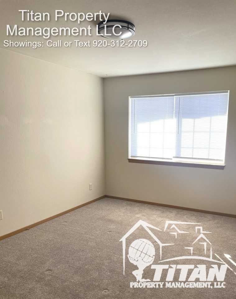 2290 Wisconsin Street - Photo 7 of 8