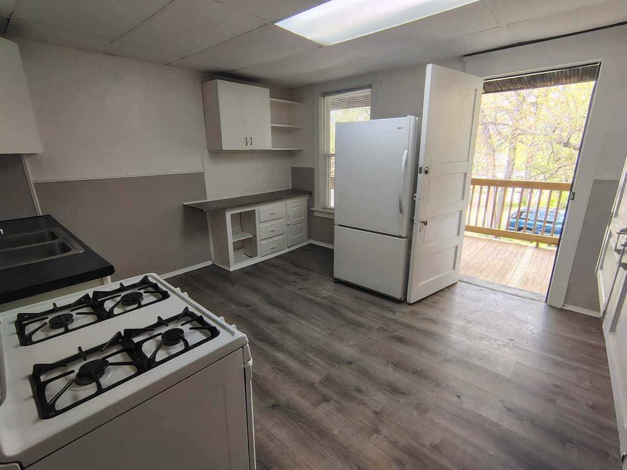 1112 Crosby Street #2 - Photo 3 of 9