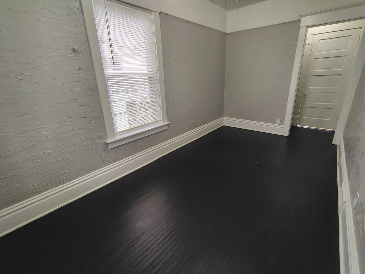 1112 Crosby Street #2 - Photo 5 of 9