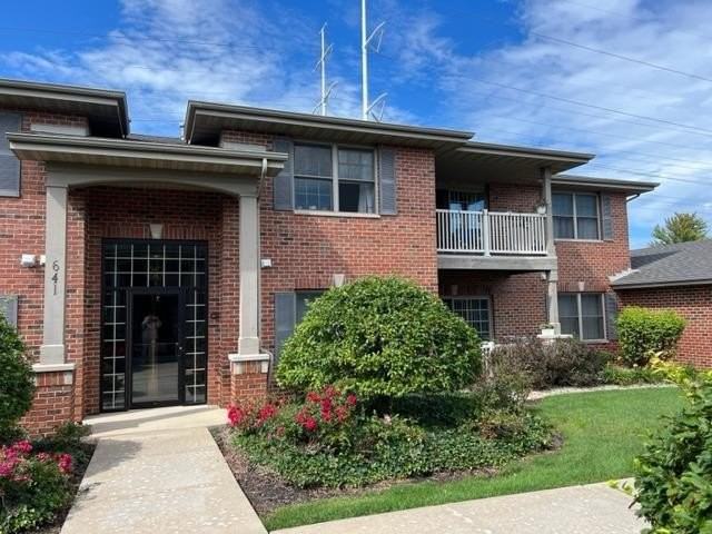 641 Cambridge Ct #2B - Photo 2 of 18