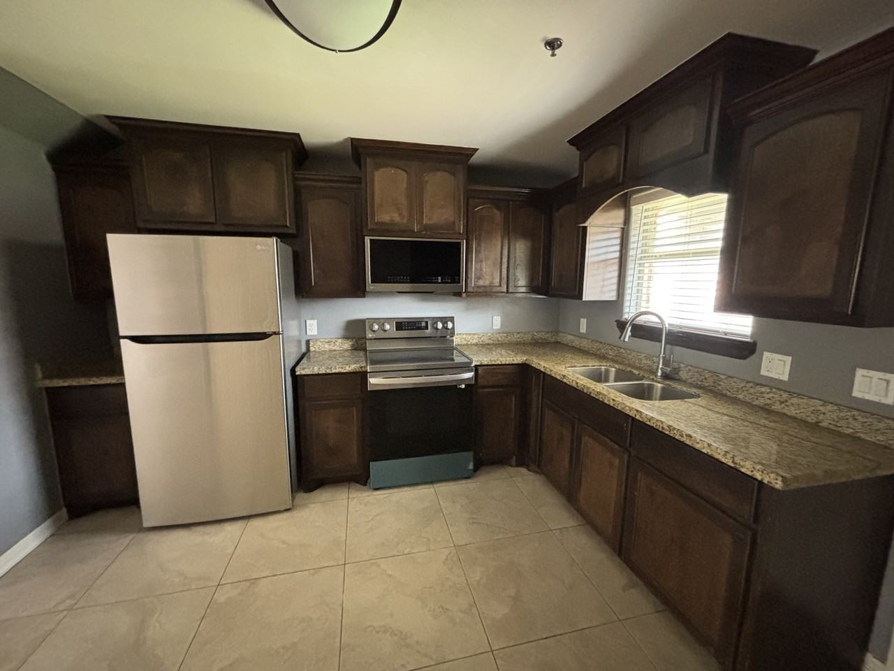 2503 East Franklin Avenue - Photo 2 of 8