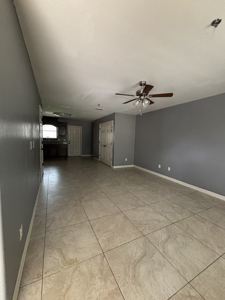 2503 East Franklin Avenue - Photo 3 of 8