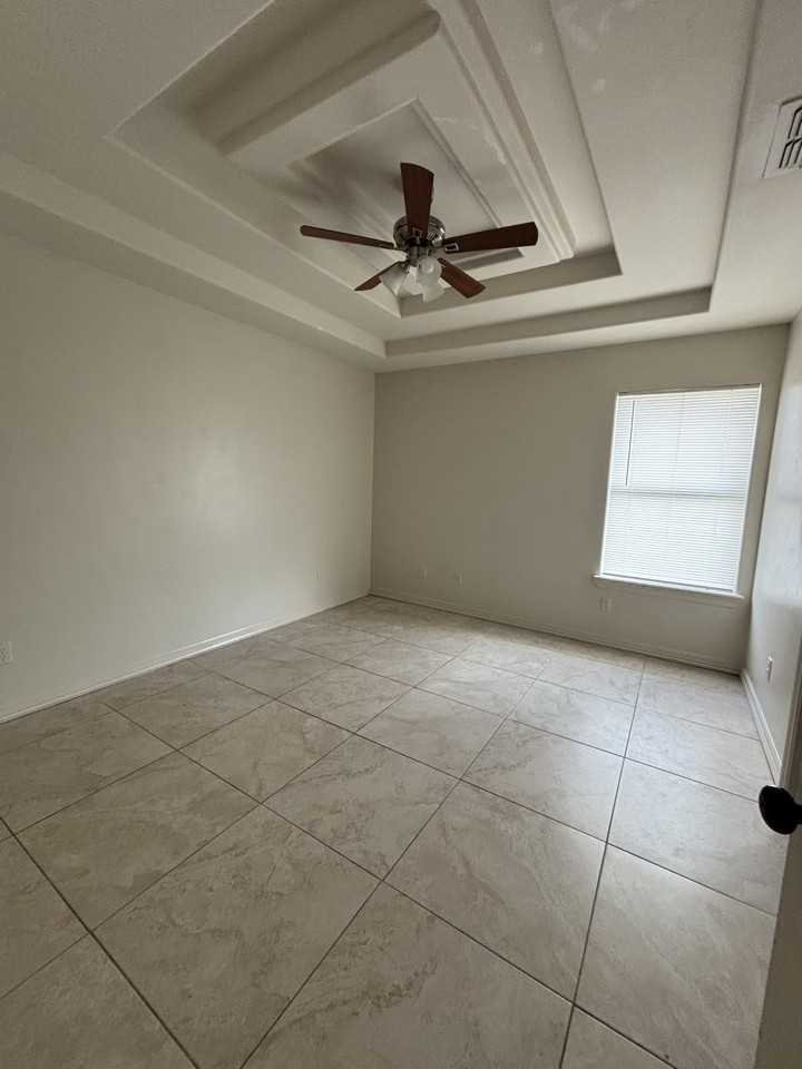 2503 East Franklin Avenue - Photo 5 of 8