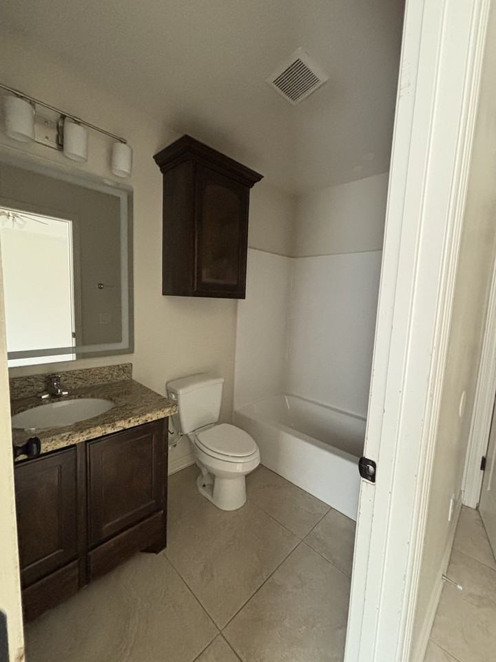 2503 East Franklin Avenue - Photo 6 of 8