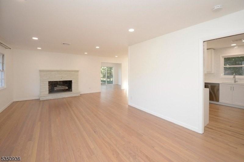 58 Oxford Pl - Photo 3 of 29