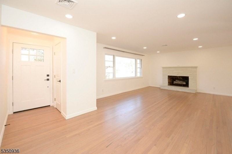 58 Oxford Pl - Photo 4 of 29