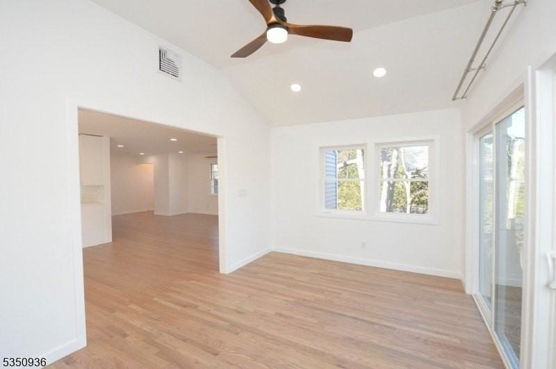58 Oxford Pl - Photo 6 of 29