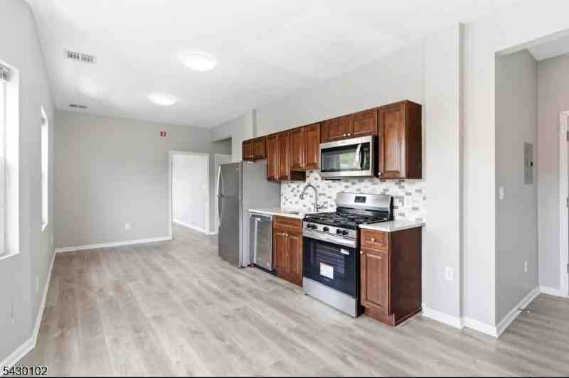 456 Avon Ave #33L