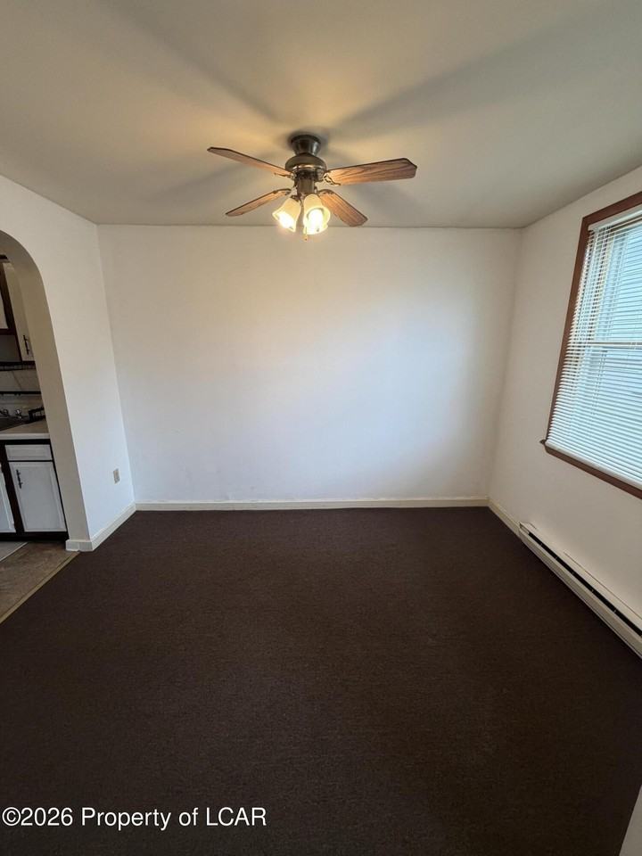 224 New Mallery Pl - Photo 5 of 8