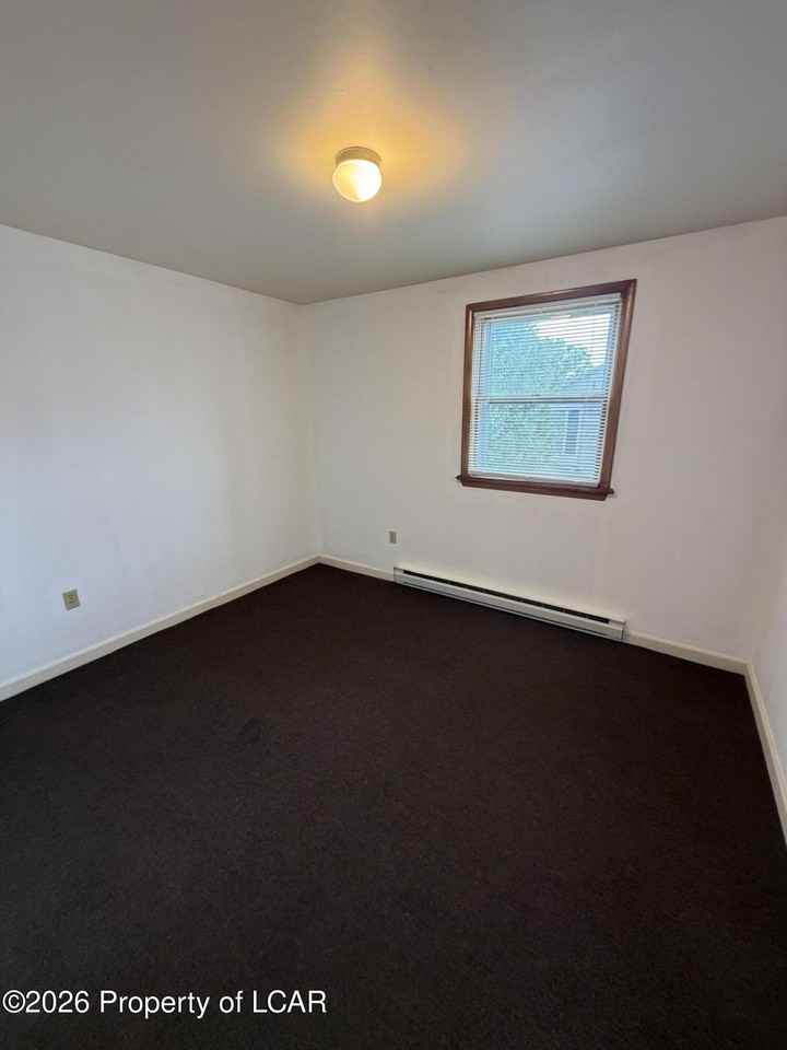 224 New Mallery Pl - Photo 6 of 8