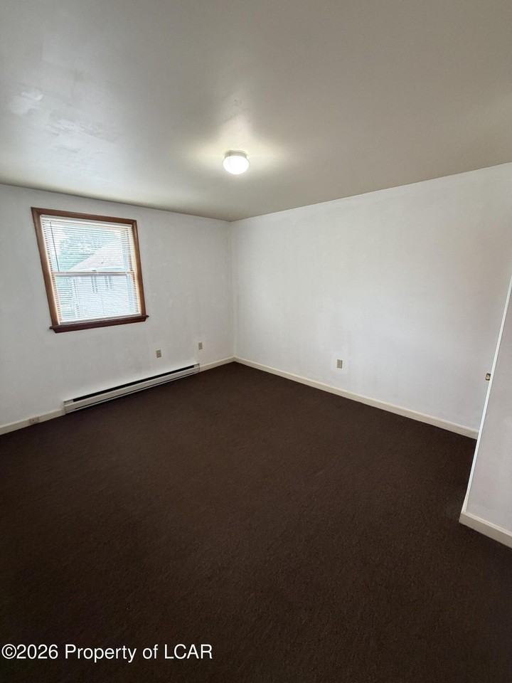 224 New Mallery Pl - Photo 7 of 8