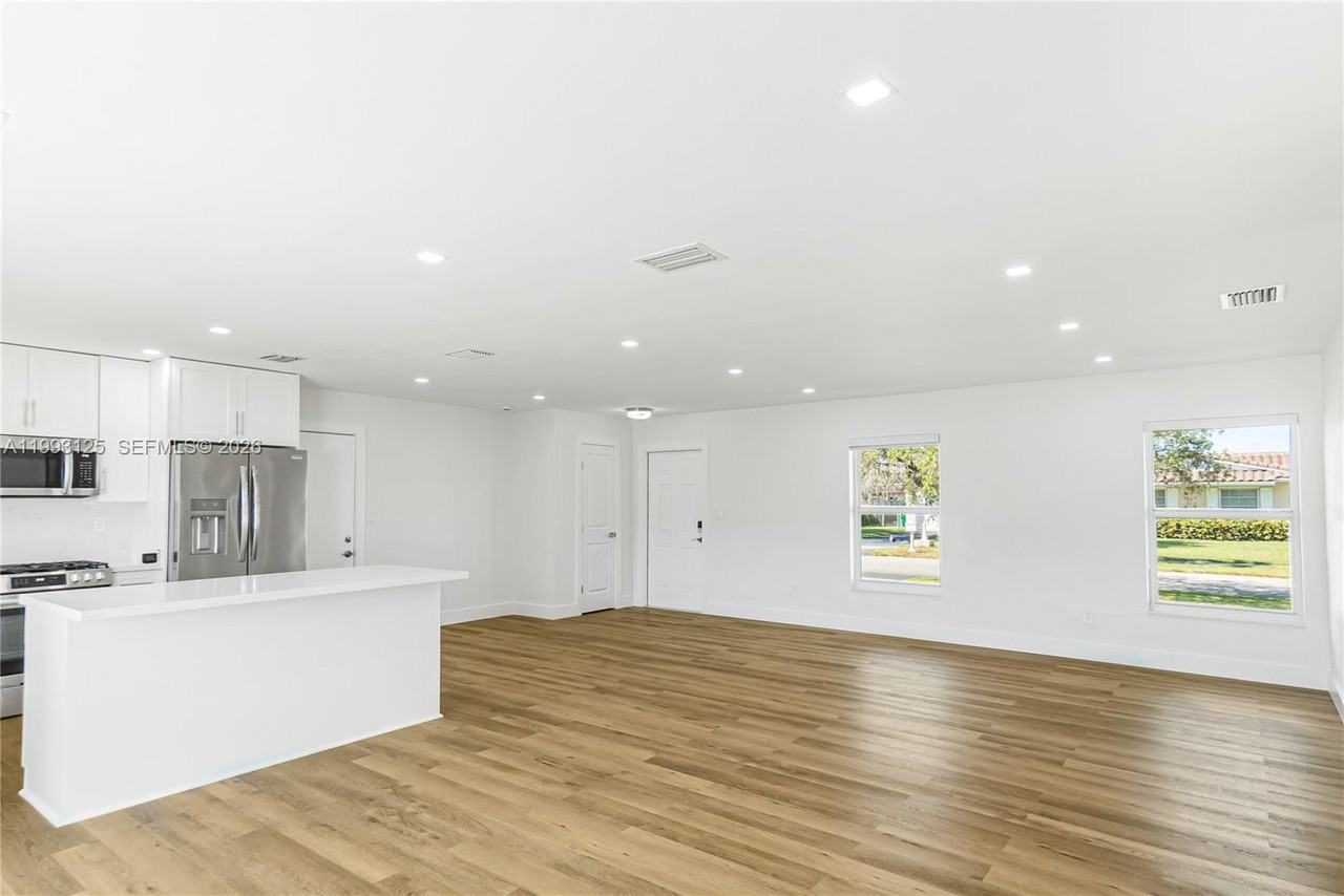 Sw 108th St - Photo 3 of 8