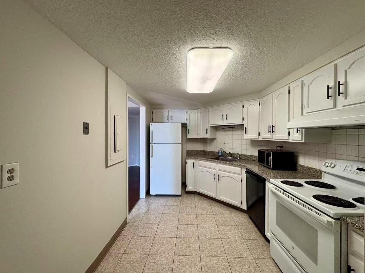 1434 Harmon Cove Tower - Photo 5 of 26