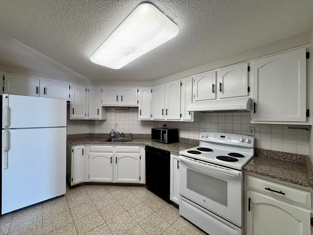 1434 Harmon Cove Tower - Photo 6 of 26