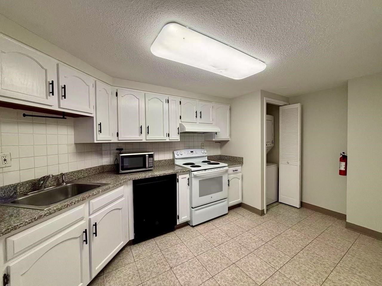 1434 Harmon Cove Tower - Photo 7 of 26