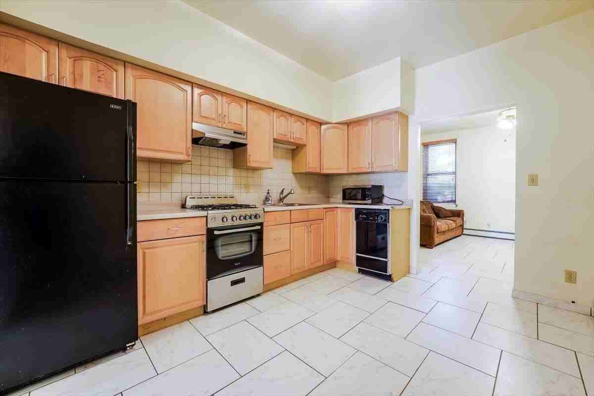1020 Park Ave #8 - Photo 7 of 22