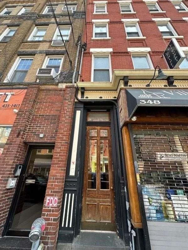 348 Grove St