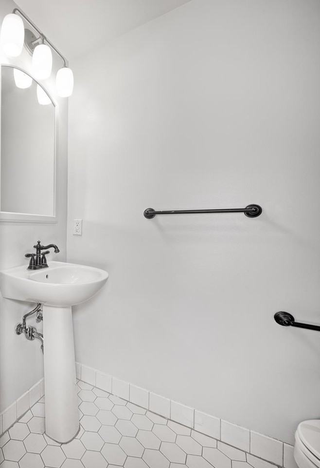 453 Albany Ct - Photo 4 of 30