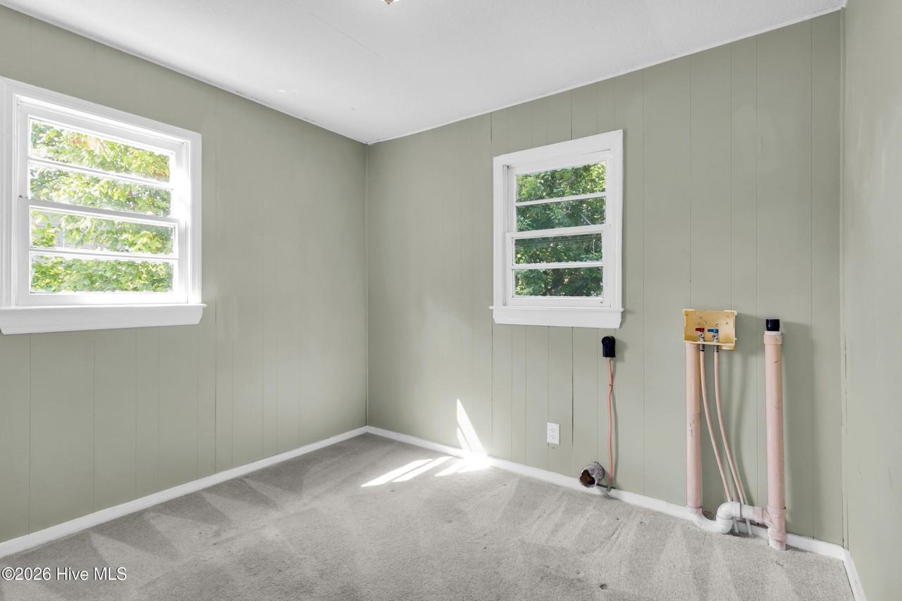304 N B St - Photo 2 of 22