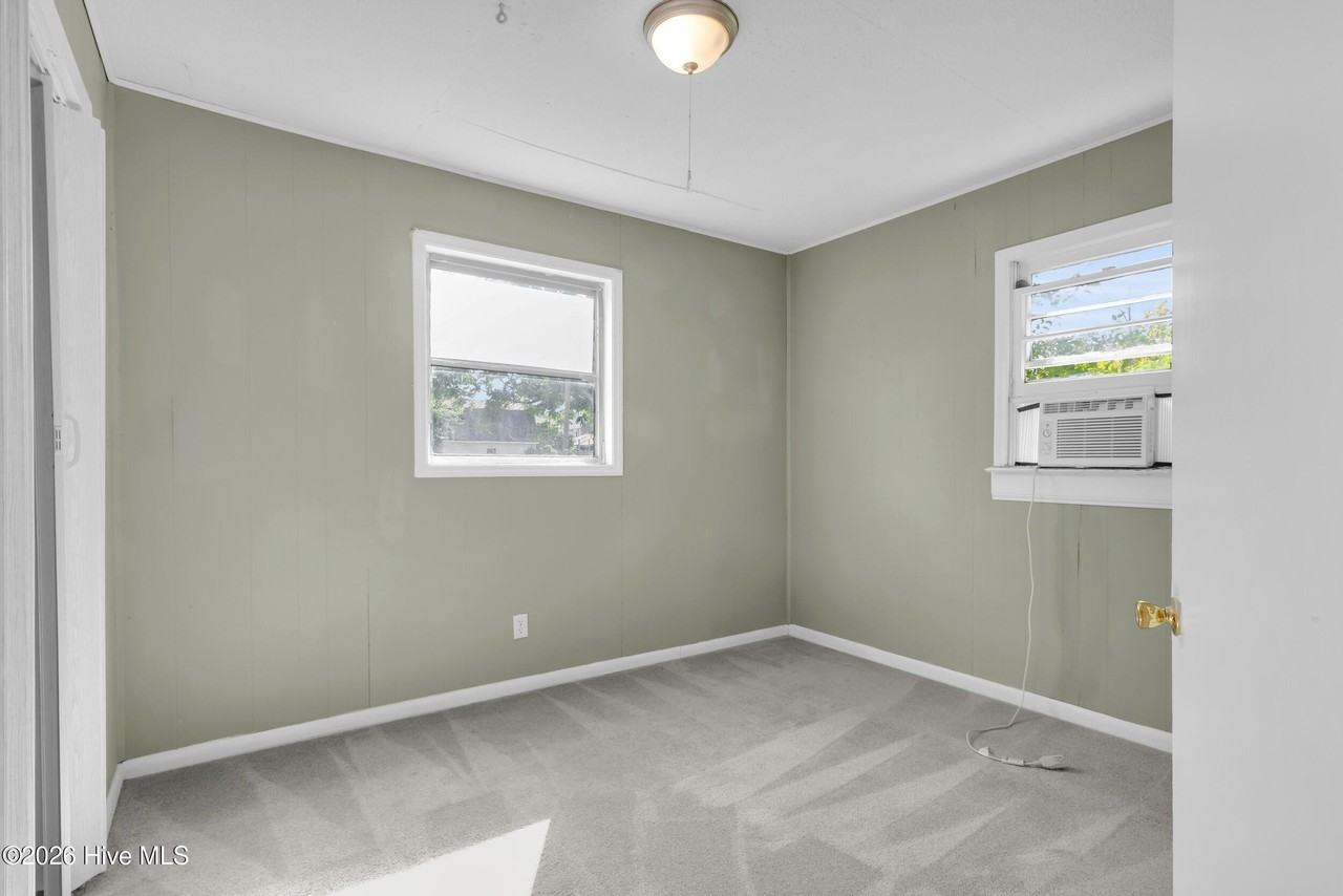 304 N B St - Photo 3 of 22