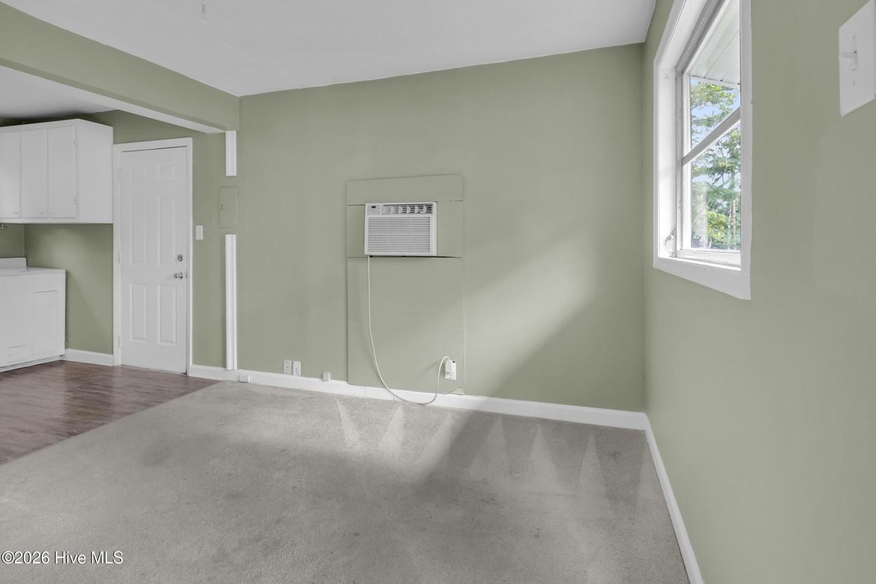 304 N B St - Photo 4 of 22