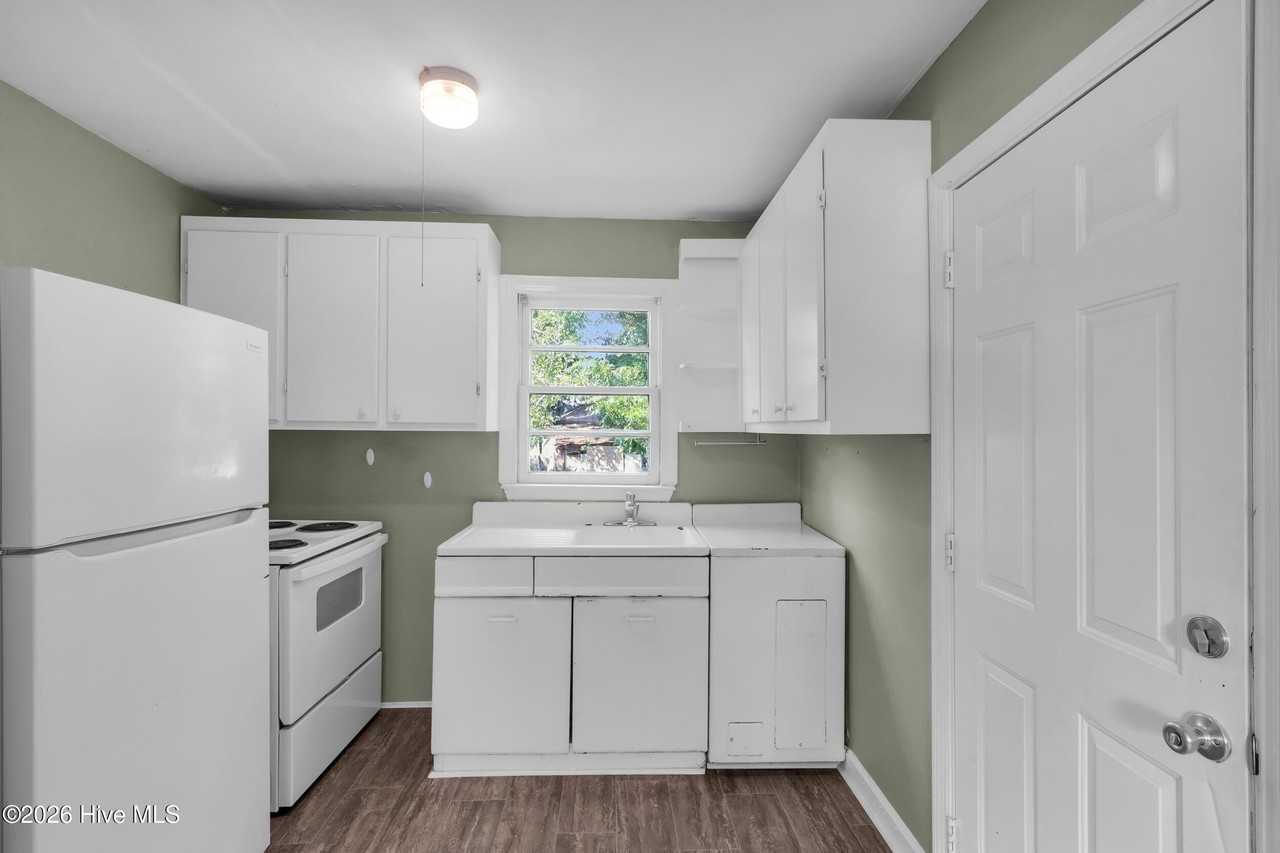 304 N B St - Photo 6 of 22