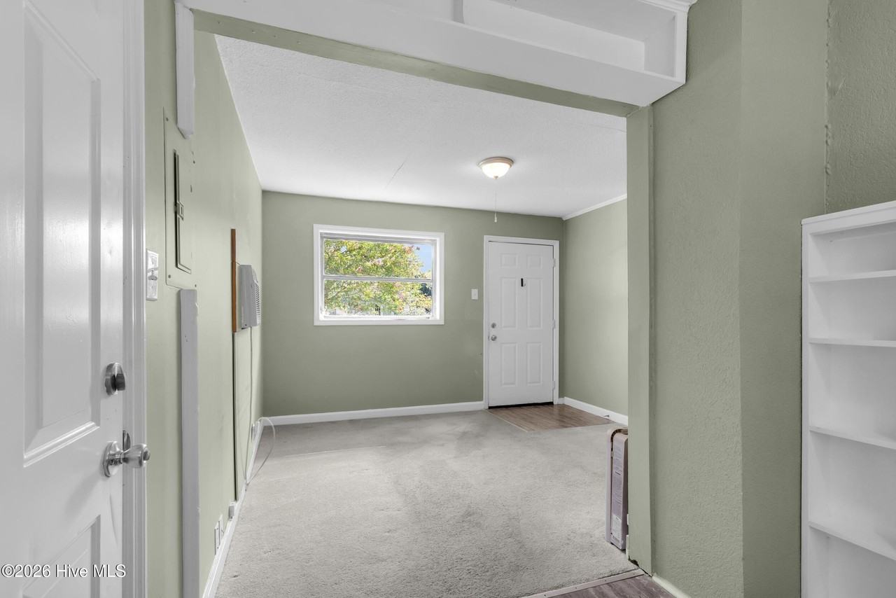 304 N B St - Photo 7 of 22