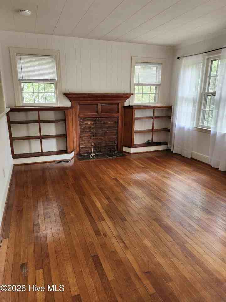 340 E Delaware Ave - Photo 3 of 17