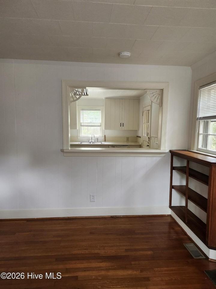 340 E Delaware Ave - Photo 5 of 17