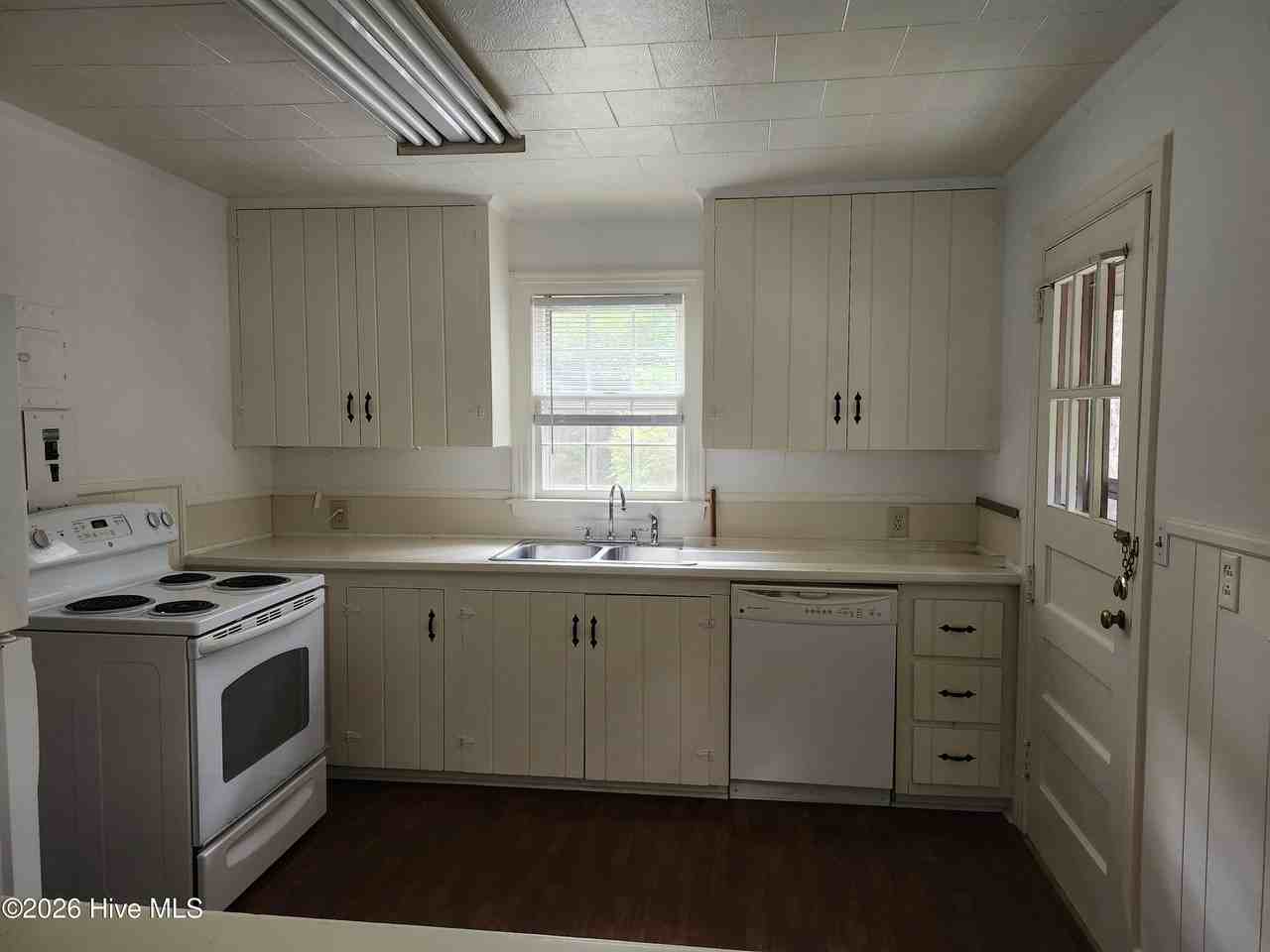 340 E Delaware Ave - Photo 7 of 17