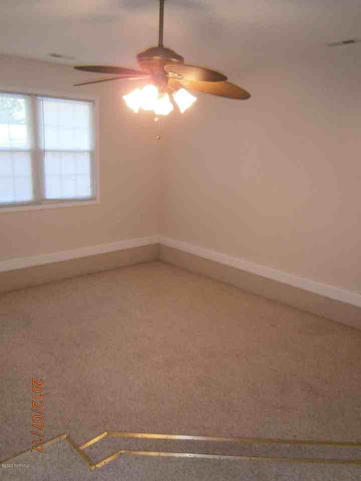 414 Kenwood Dr - Photo 3 of 9
