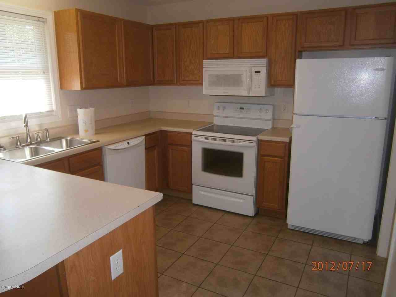 414 Kenwood Dr - Photo 5 of 9