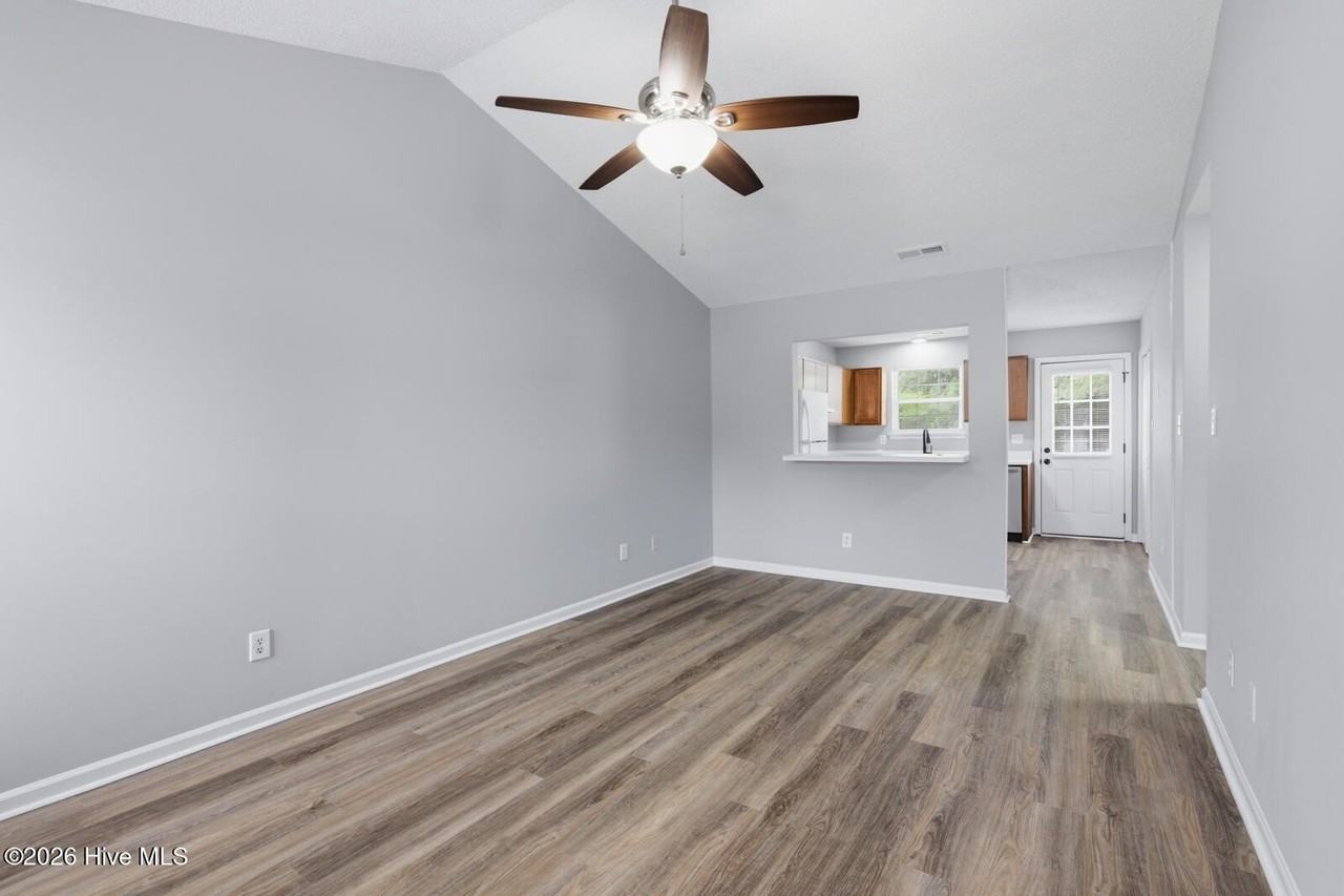 112 Glenside Ct - Photo 2 of 16