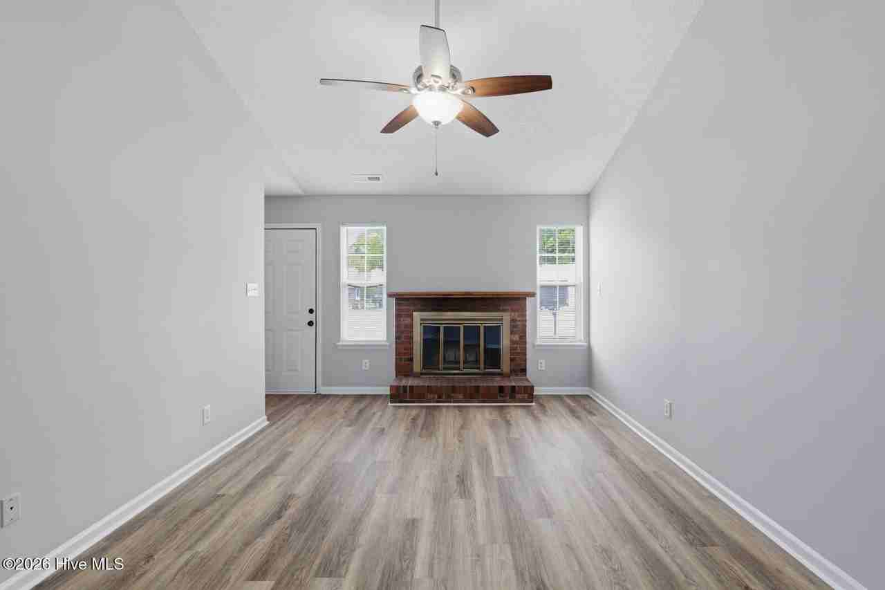 112 Glenside Ct - Photo 3 of 16