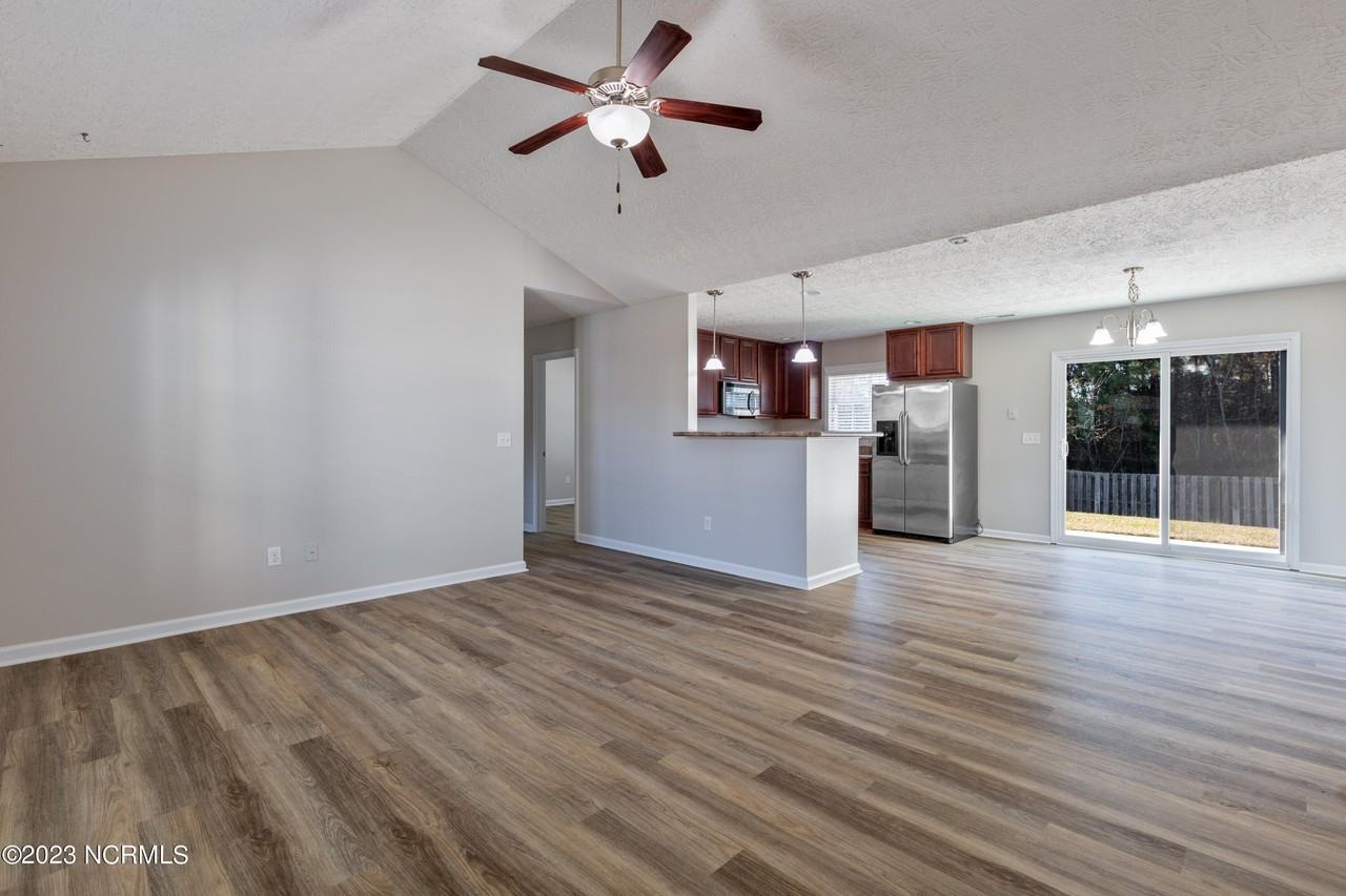 340 Rose Bud Ln - Photo 2 of 18
