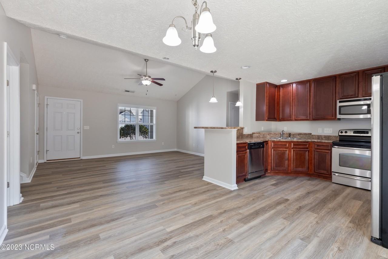 340 Rose Bud Ln - Photo 4 of 18