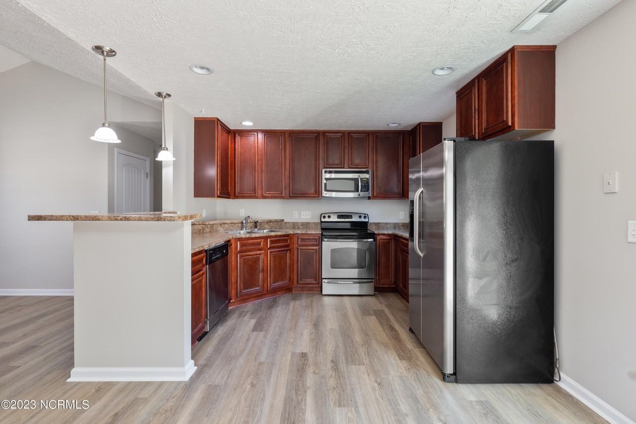 340 Rose Bud Ln - Photo 5 of 18