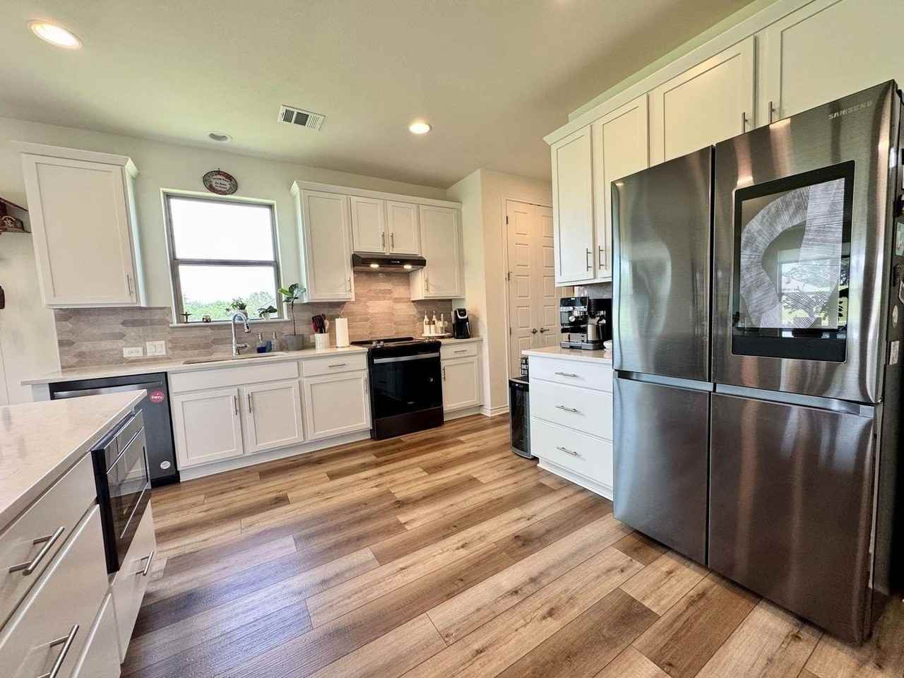 148 Nelson Pl - Photo 3 of 32