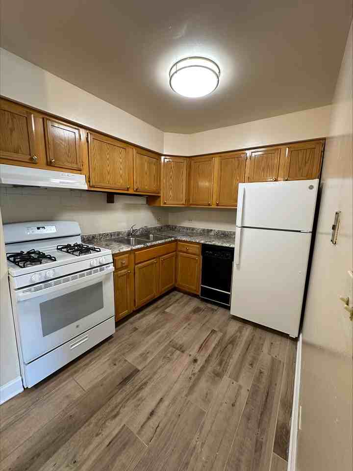 930 Westmoreland Drive - Photo 4 of 10