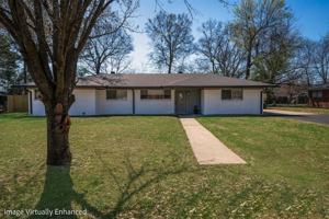 featured image of 112 E Fairlane Dr