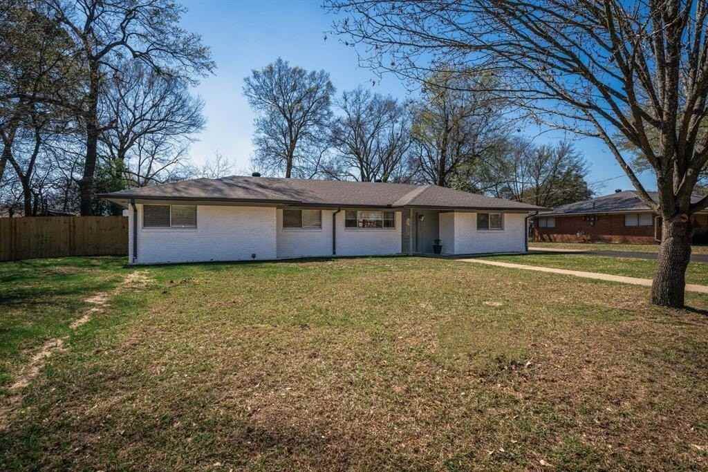 112 E Fairlane Dr - Photo 4 of 39