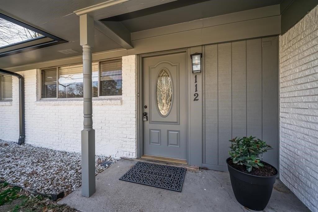 112 E Fairlane Dr - Photo 5 of 39